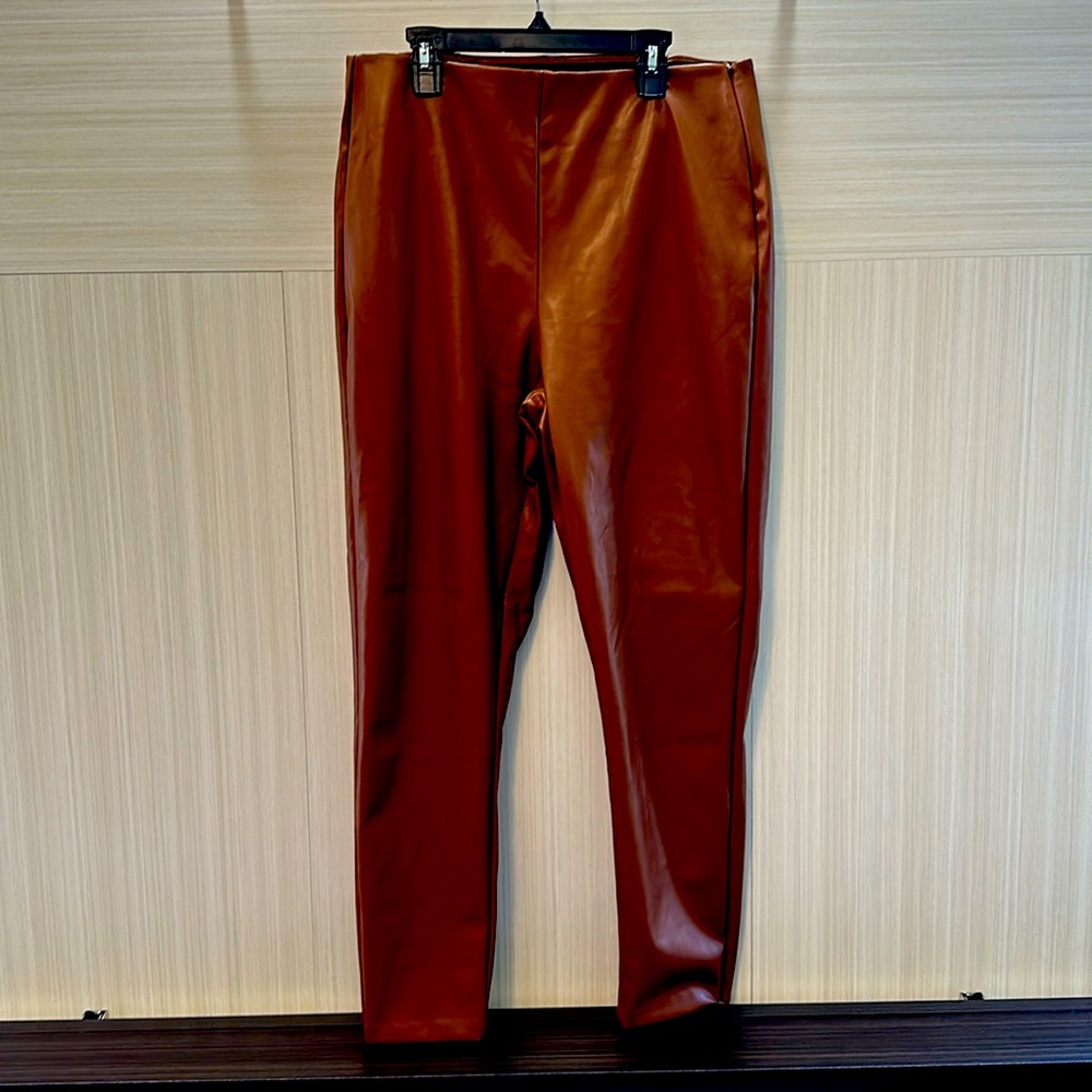 Old navy faux bourbon leather skinny pants! With size zip in leg and zip waist!